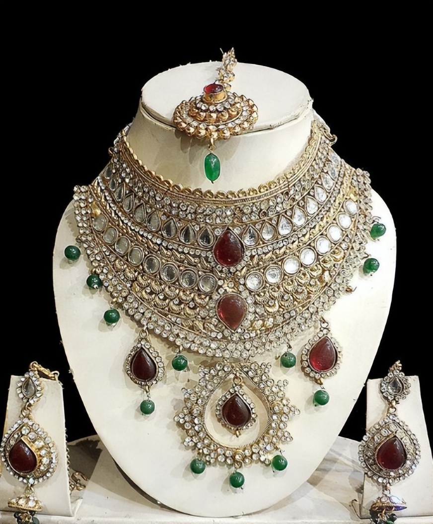 The origin, characteristics and economic impact of jade trade and jewelry industry in ancient