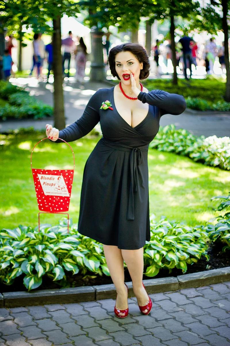 Maria Zarring: Plus-Size Model - iMedia