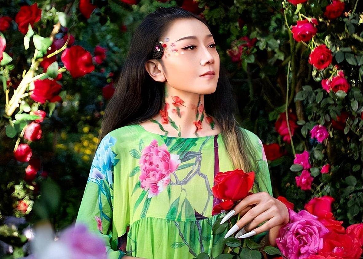 Yang Liping caused controversy again, "clothes are painted" and the ...
