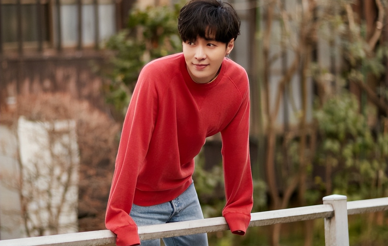 Zhang Yixing can be ridiculed for his low EQ and bad acting skills, but he must never be