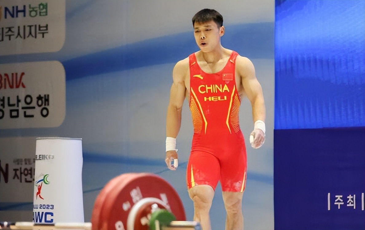 The peak matchup of Olympic champions, the Chinese powerlifting Asian ...