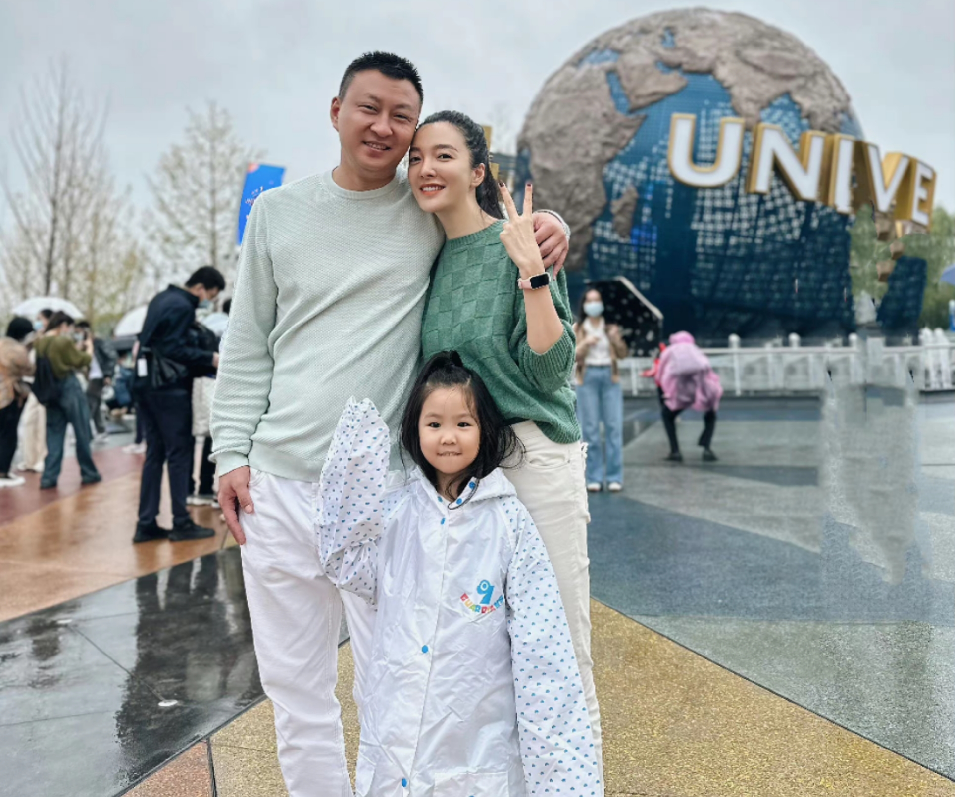 wang-liqin-s-ex-girlfriend-posted-a-family-photo-tall-and-keen-to