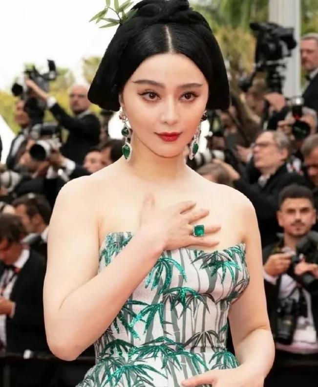 At the Cannes Film Festival, Fan Bingbing's costumes amazed