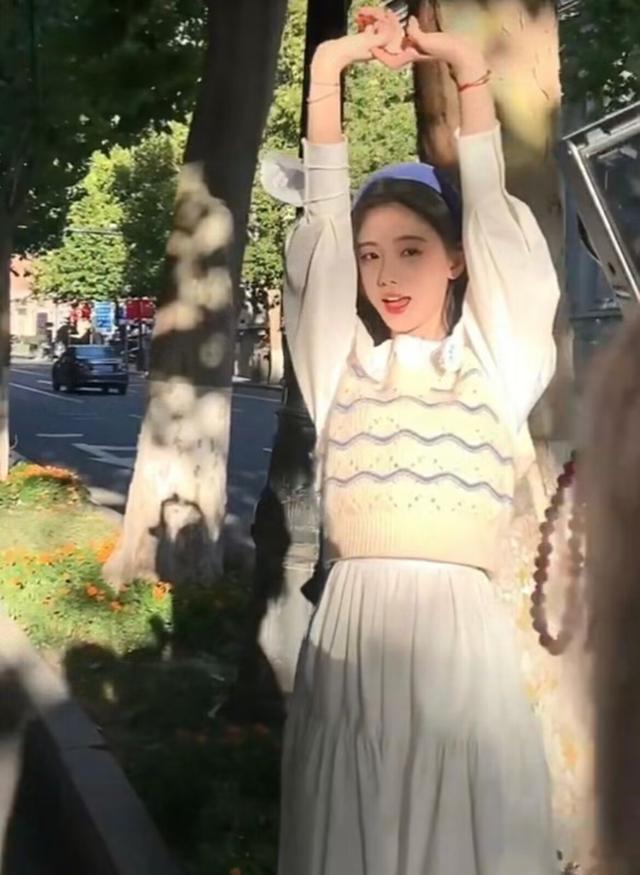 Ju Jingyi is called "effective dressing"!Knitted + long skirts are ...