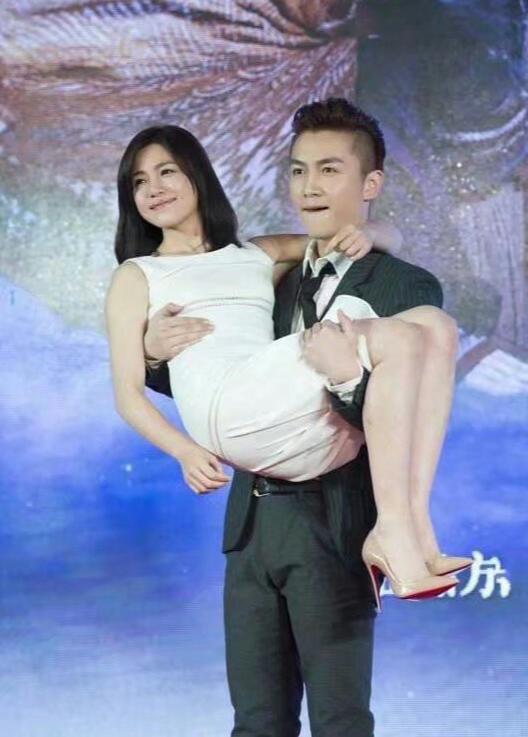 Chen Xiao posted a beautiful photo of his wife to celebrate Chen Yanxi ...