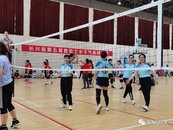 Air volleyball catches spikes and defends, making you the MVP of the