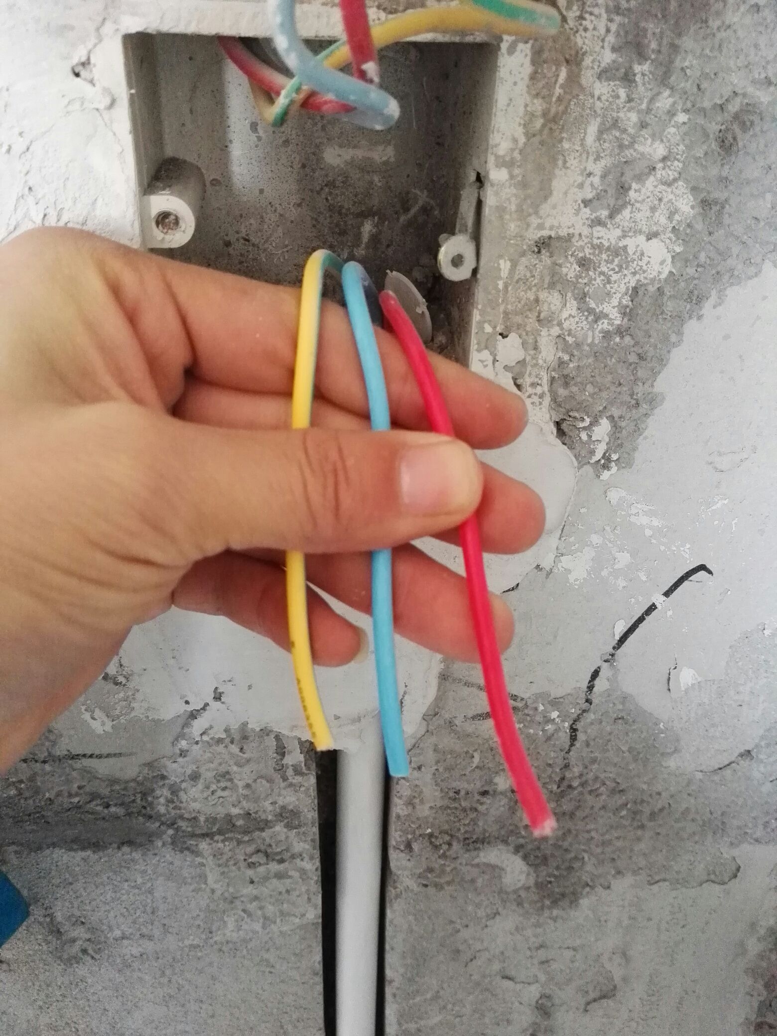 Why do electric water heaters leak?Four reasons to be clear