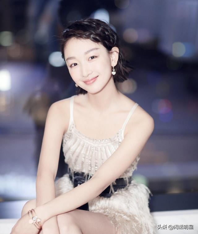 Chinese Actress Zhou Dongyu Called Inconsiderate For Plucking Mulberries  In Beijing Park - 8days