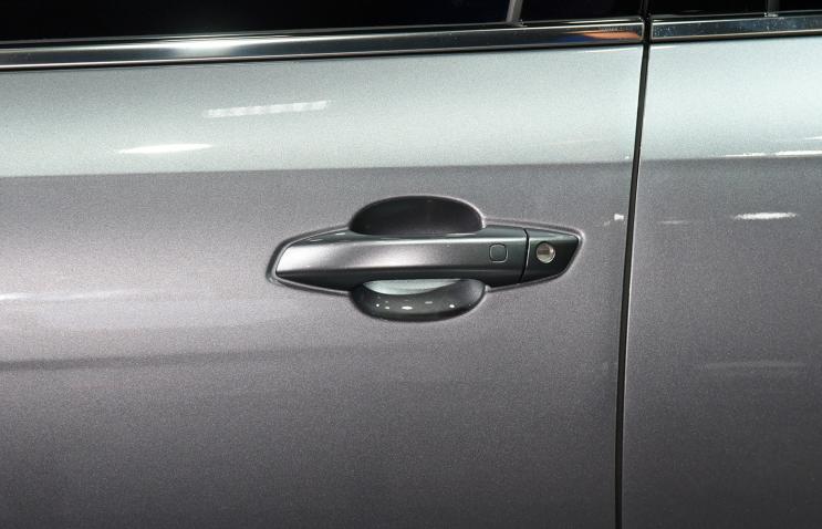 Byd Gl8 BYD luxury MPV real car exposed, equipped with electric side sliding ...