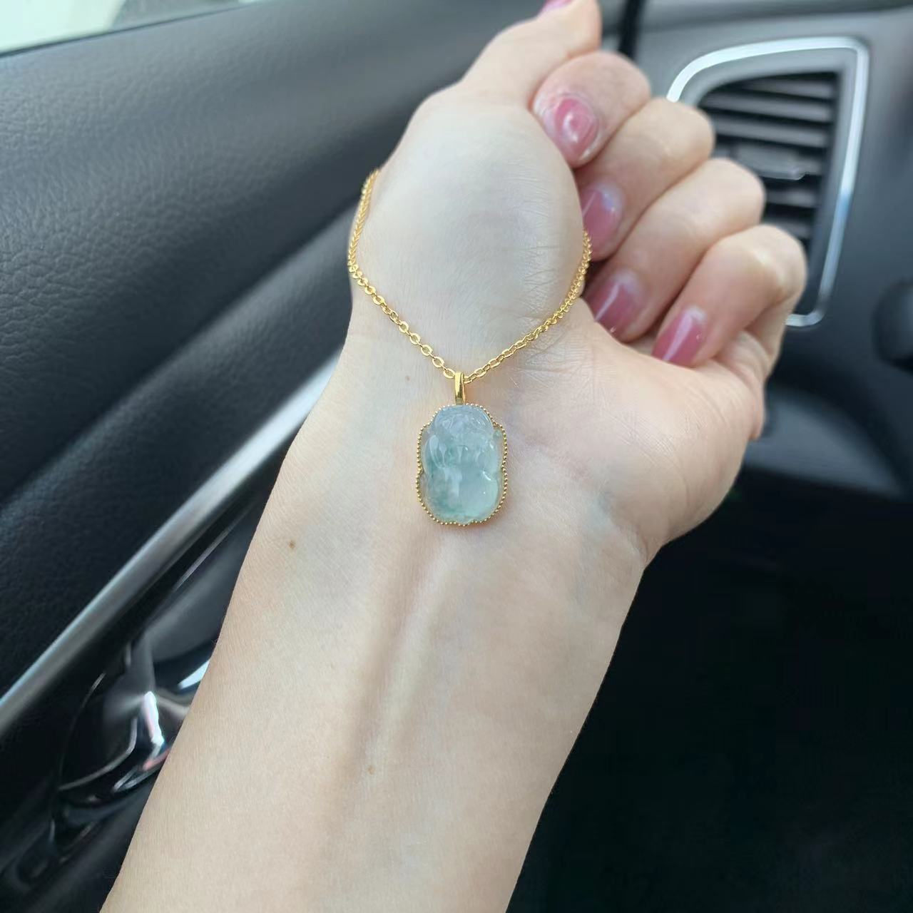 If you want to get rich, you must wear emeralds. iNEWS