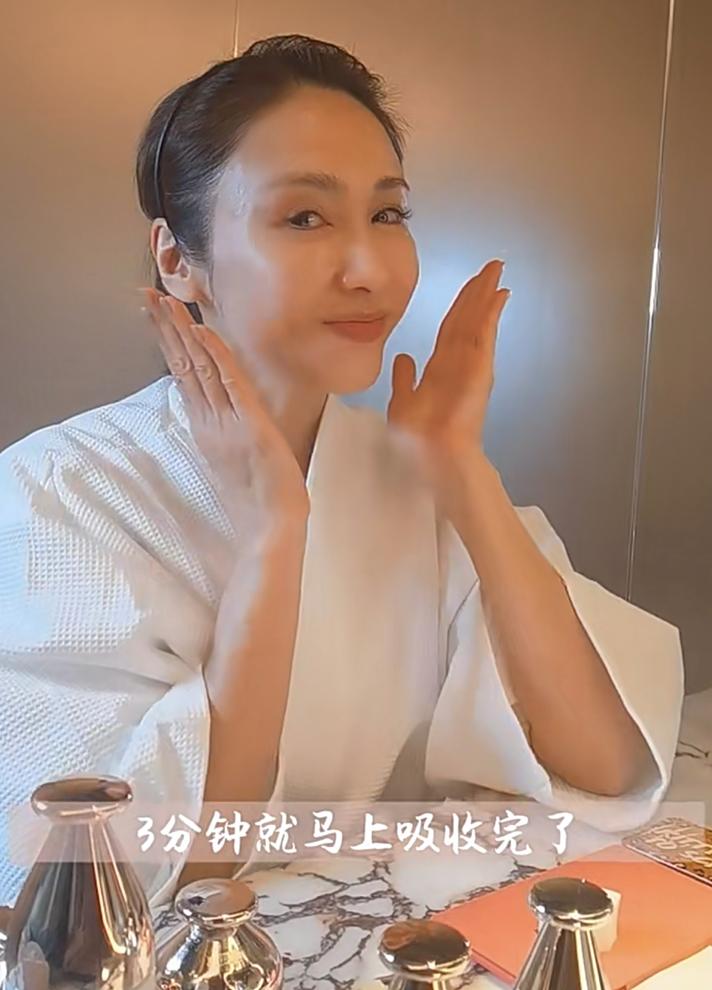 50yearold Gigi Lai shoots a video to teach skin care. The false