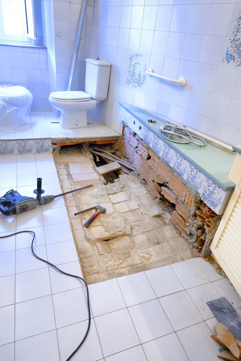 The bathroom is leaking, don't smash the tiles first!Learn 3 ways to