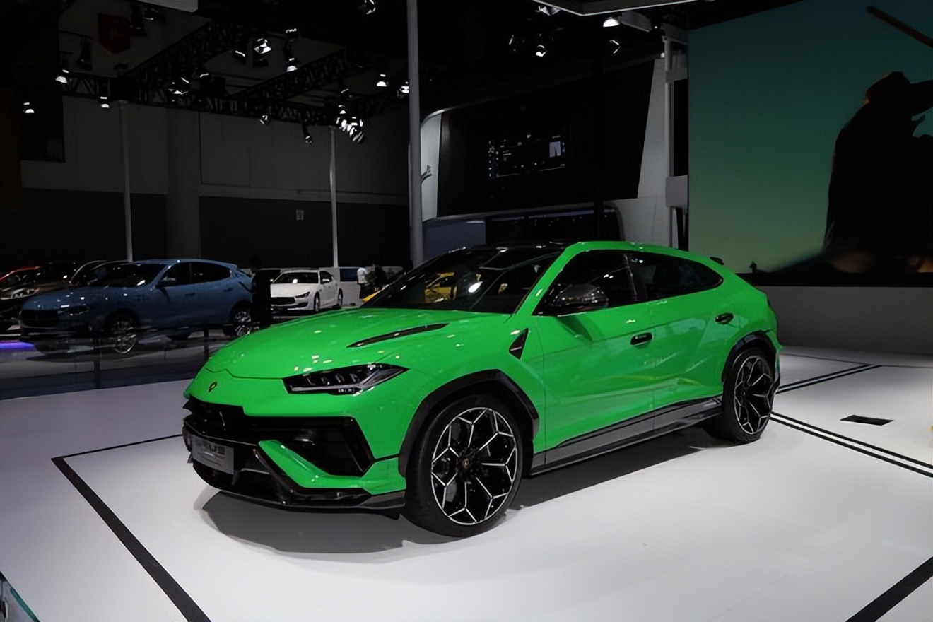 Urus Performante debuts with higher carbon fiber ratio iNEWS
