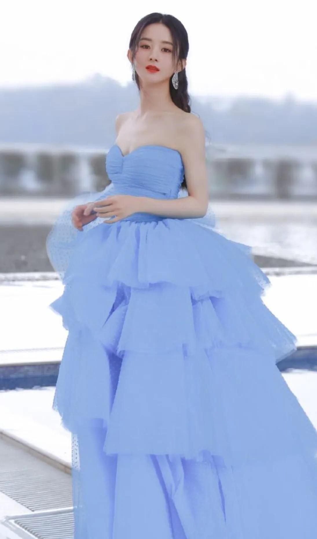 Cute, Zhao Liying!Princess dress, showing off your sexy body - iNEWS