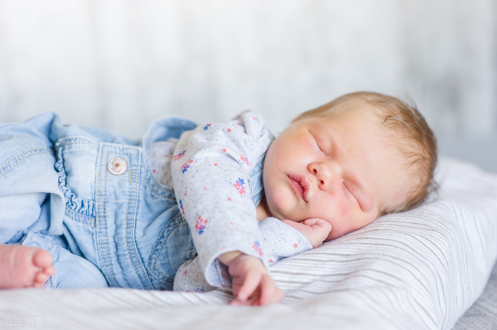 Do newborns need pillows?The little pillow hides the university