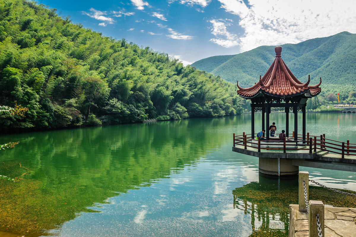 Jingxi Jingxi in the poem, a lone boat overnight in the flowing water ...