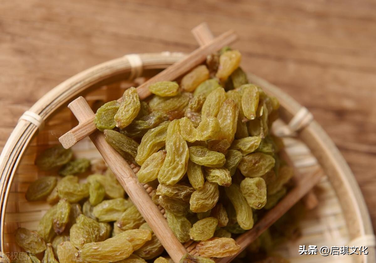 Do you have raisins at home? It's not too late now, many people don't