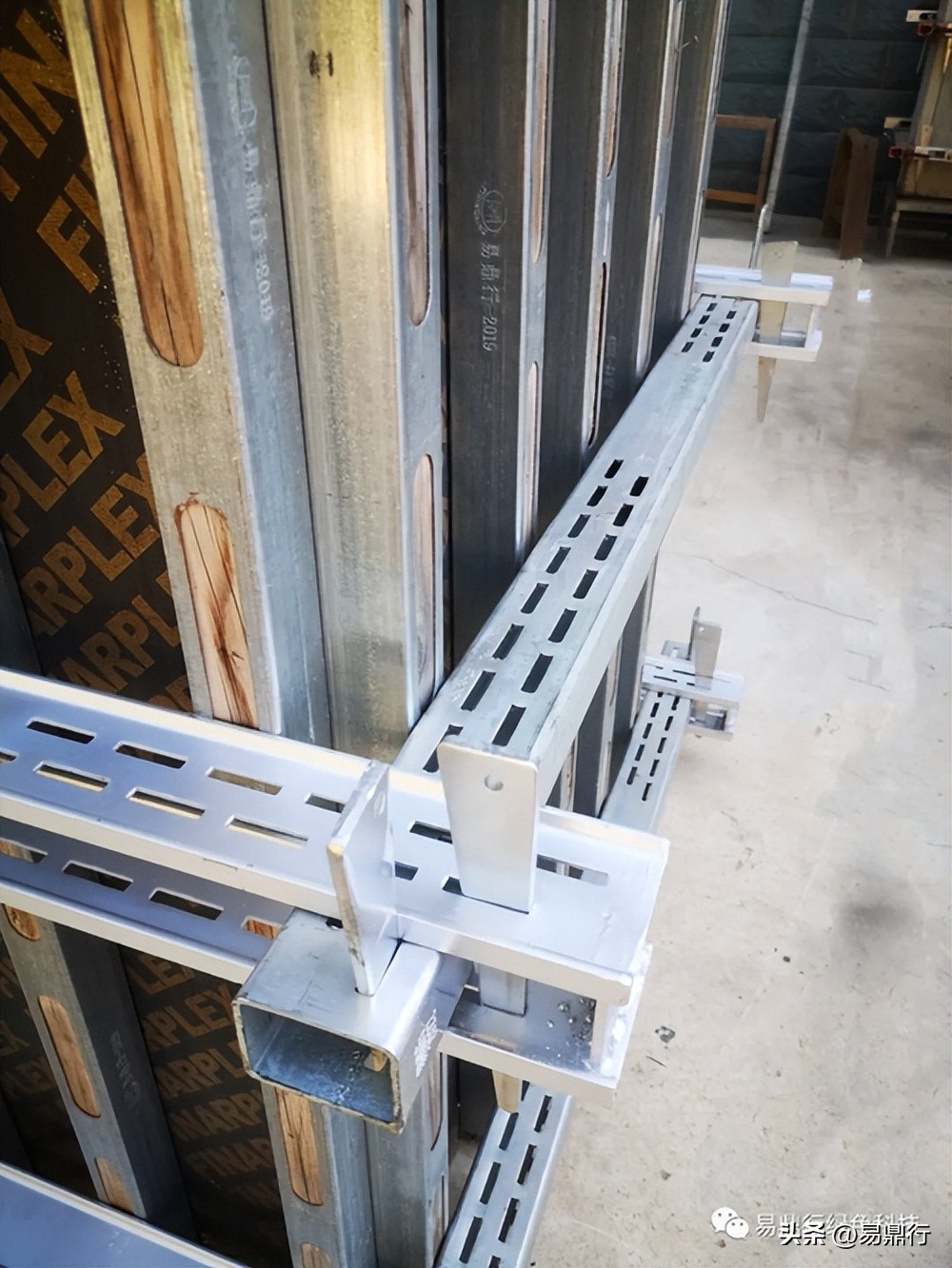 Column formwork reinforcement system, practical and universal, cost ...