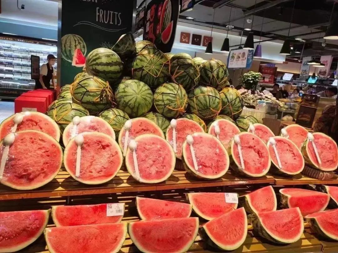 Supermarket fresh cut fruit display appreciation - iNEWS