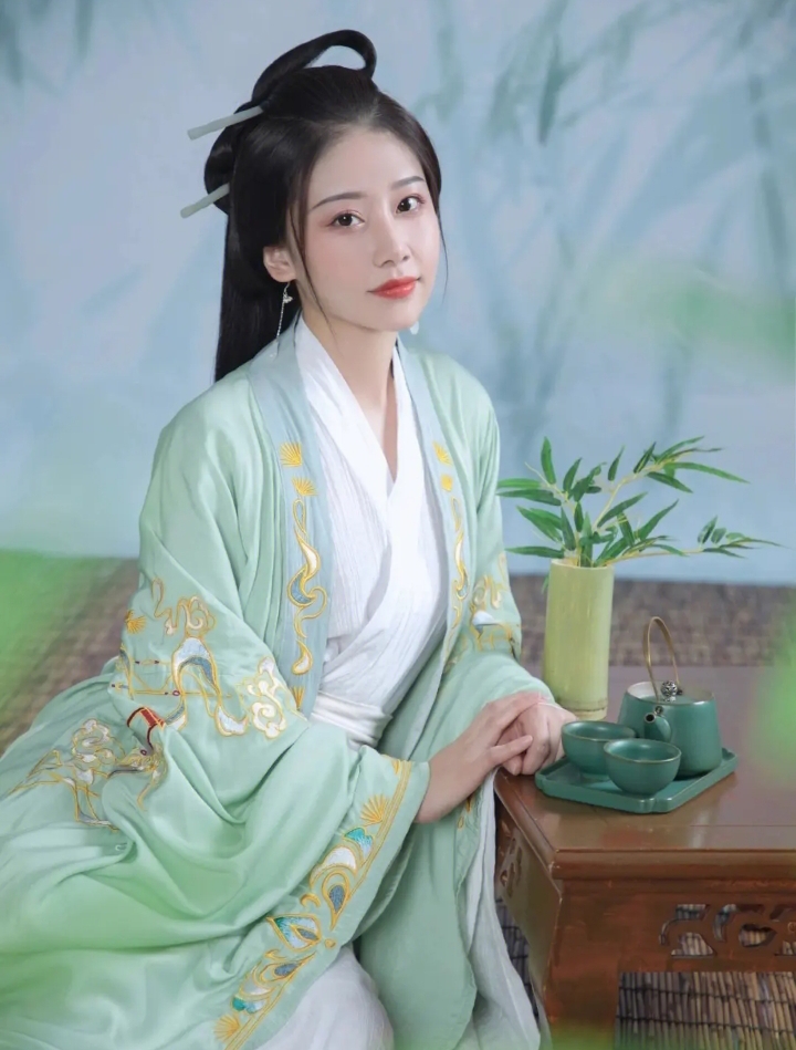 In the chaos at the end of the Western Han Dynasty, Liu Xiu suddenly ...