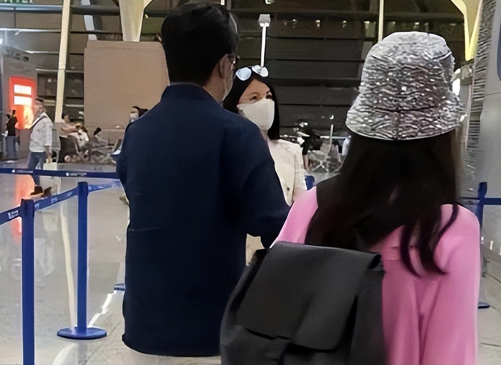 Li Xiang visited the luxury home furnishing store in the United Kingdom