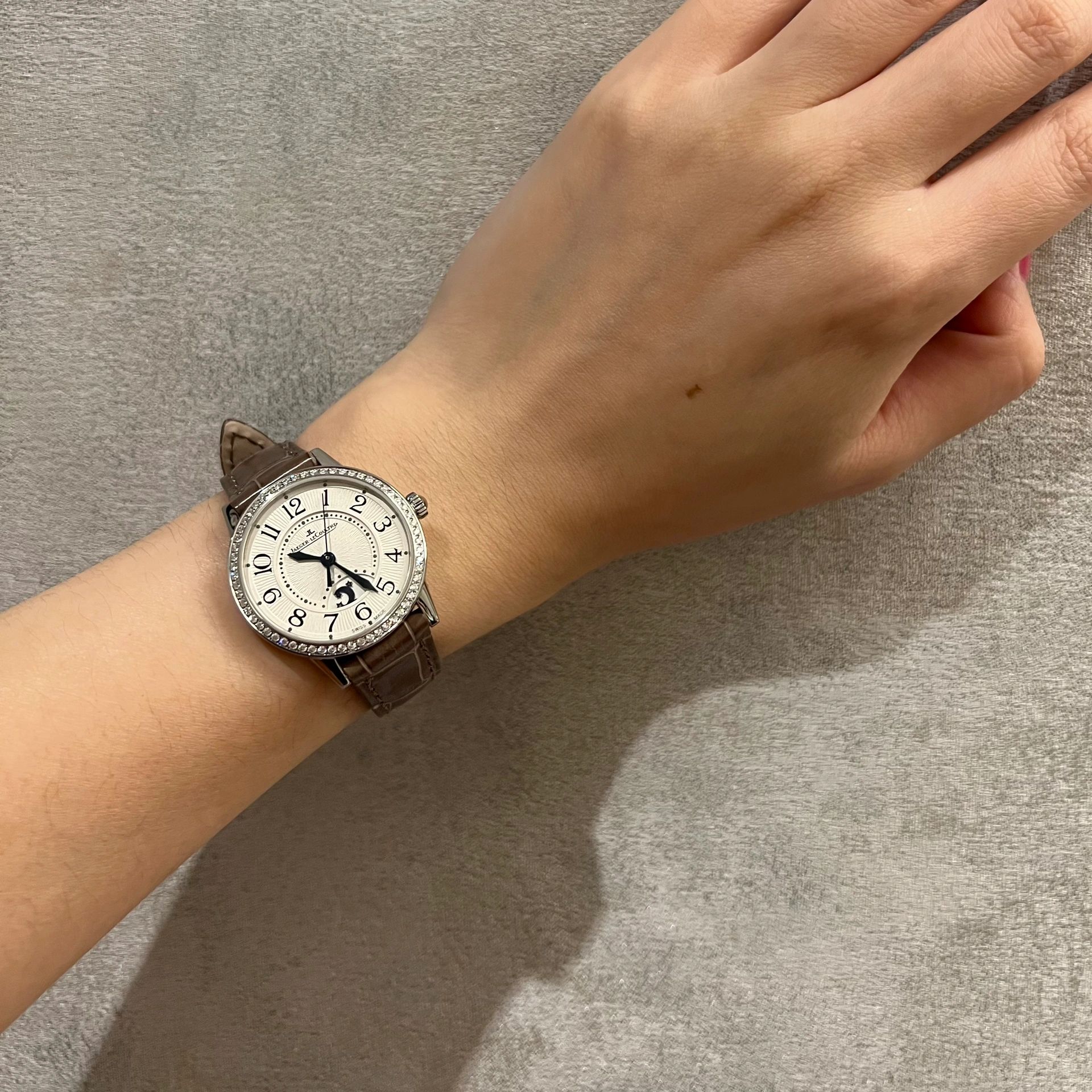 changing-a-watch-strap-is-like-changing-a-watch-series-imedia