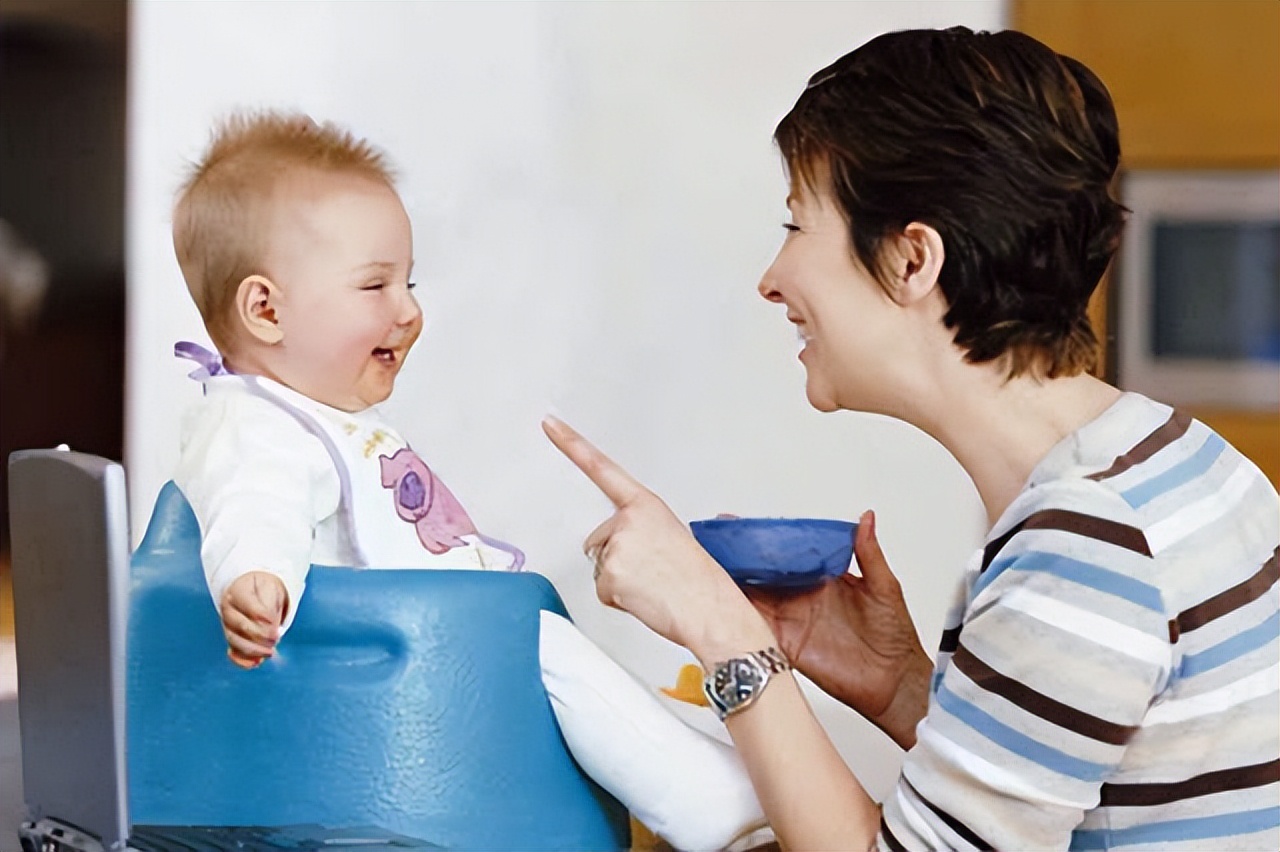 Why do babies love to stare at their mothers?It turns out that it is