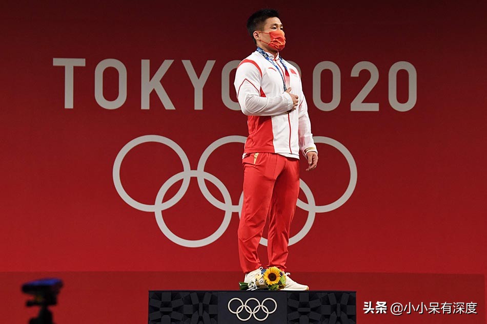 Olympic champion Lu Xiaojun, 37 years old, stood on the top of the Olympics, his wife was fair