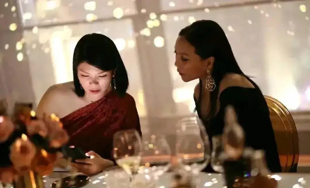 41-year-old Guo Jingjing and 41-year-old Lu Yan Guo Jingjing's slanted ...