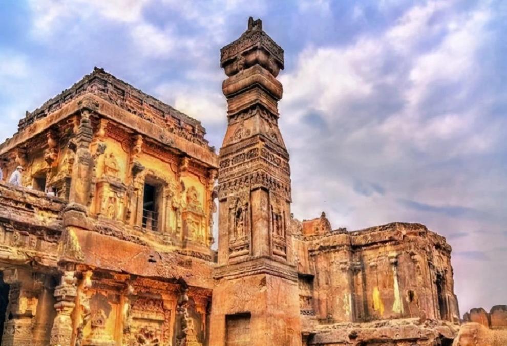 The fame of Indian miracle doctor Kaza Sultan was predicted as early as