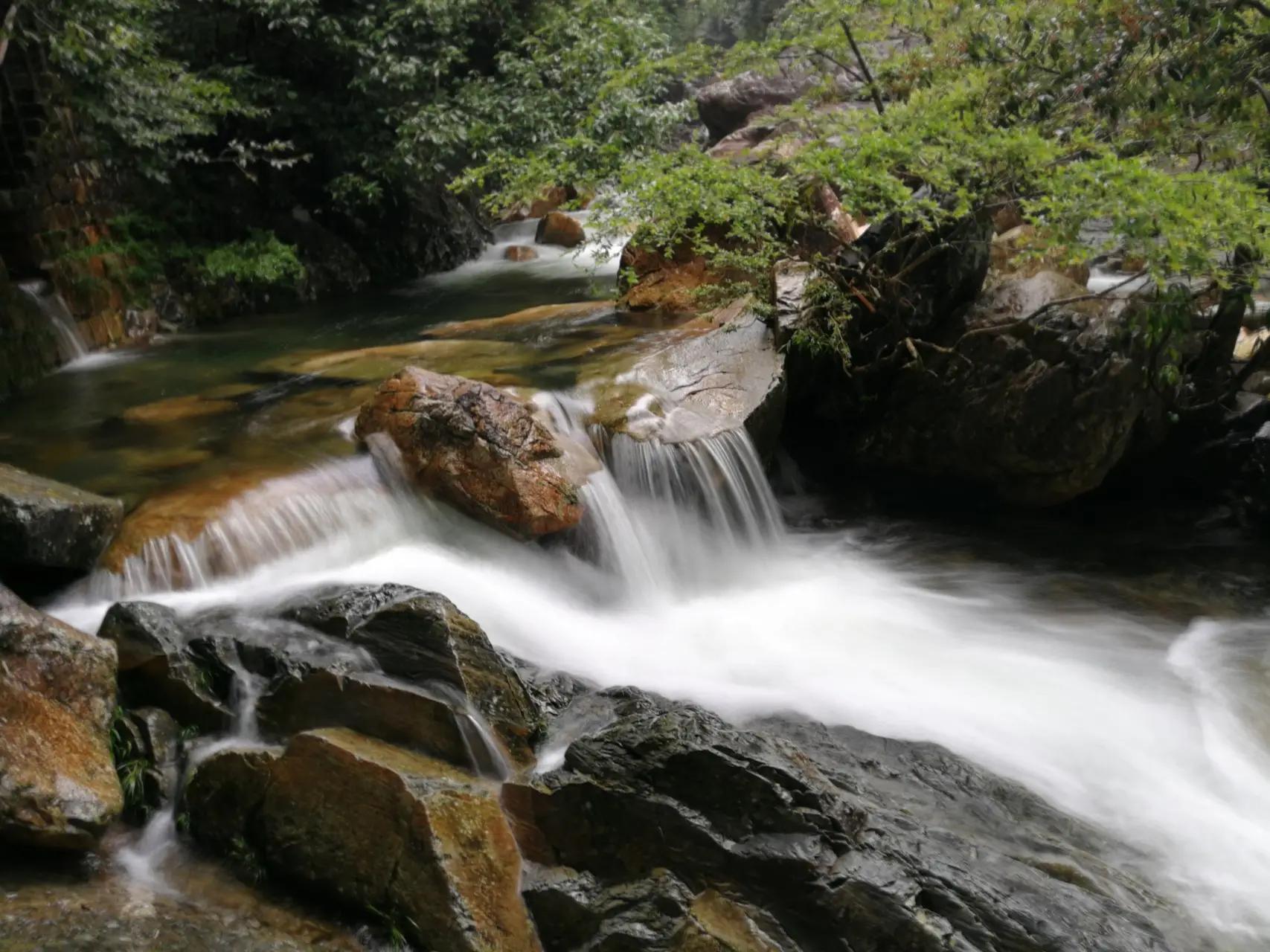 The world's first strange waterfall - Huangshan Jiulong Waterfall - iNEWS