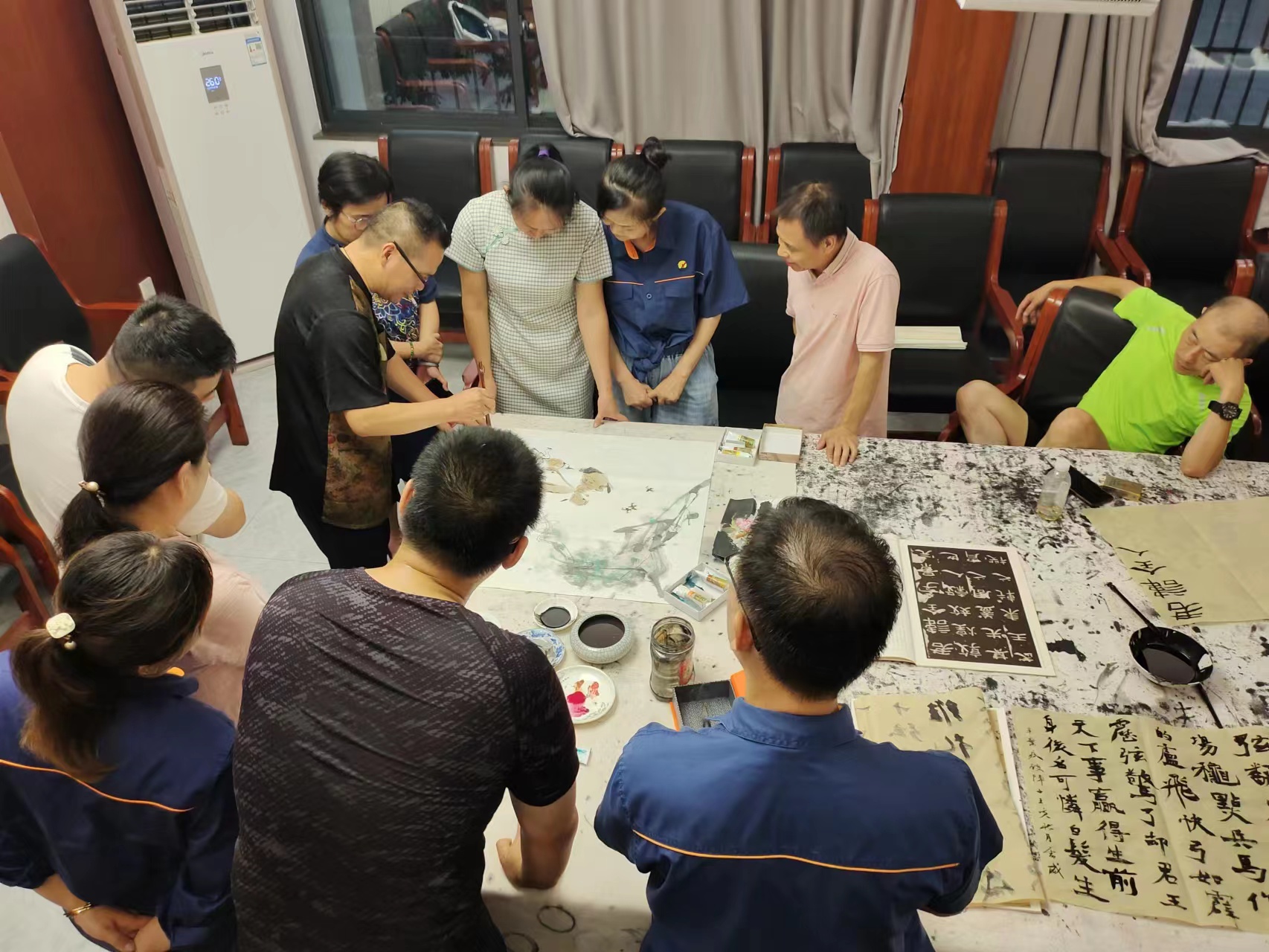 Dai Qingwen from the Longshan Printing Society of Xiangtan City came to ...
