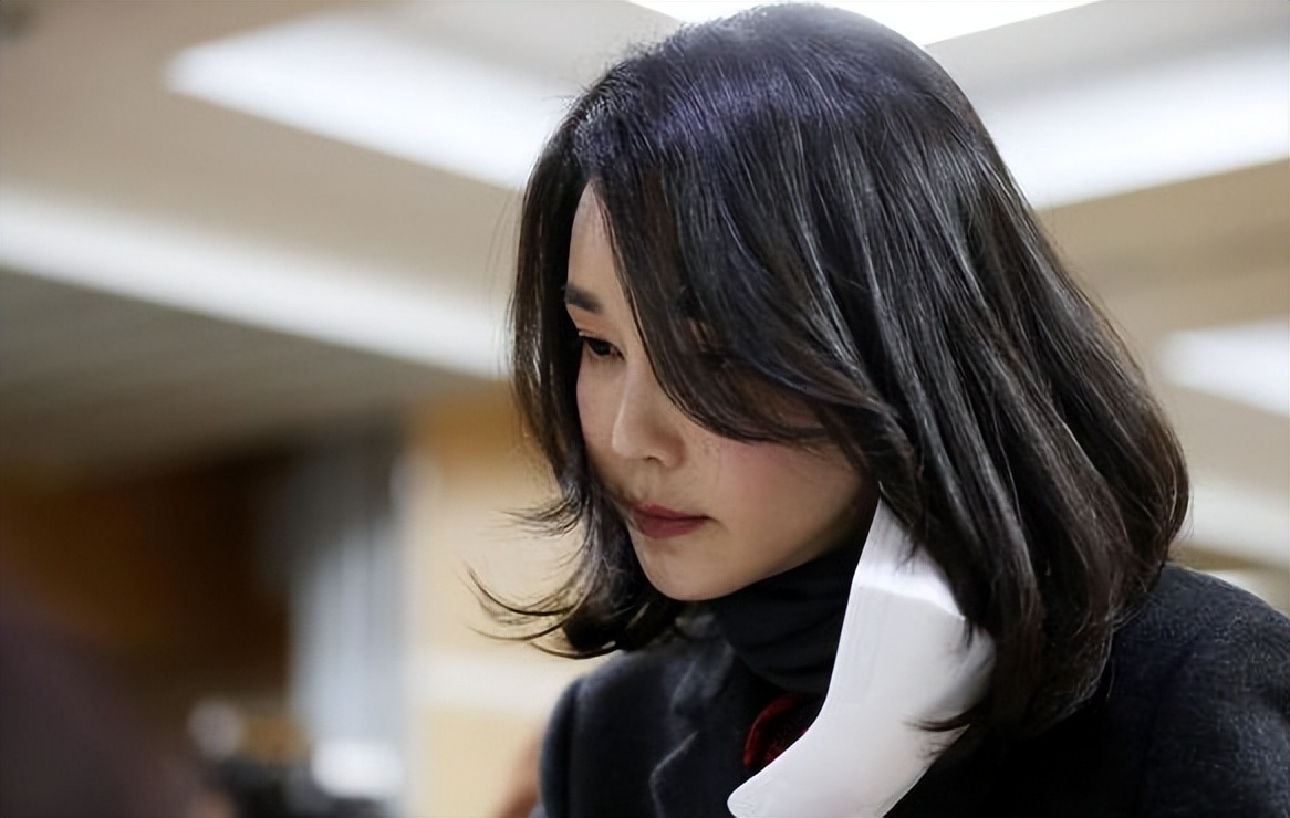The Beautiful Wife Of The New South Korean President Being An Escort Girl And Having A Fake