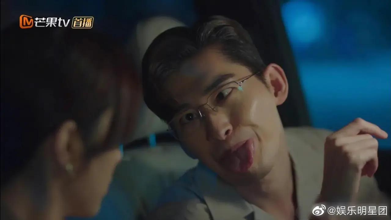 Zhang Han borrowed the drama to eat Zhang Xiaochen tofu, all kinds of ...