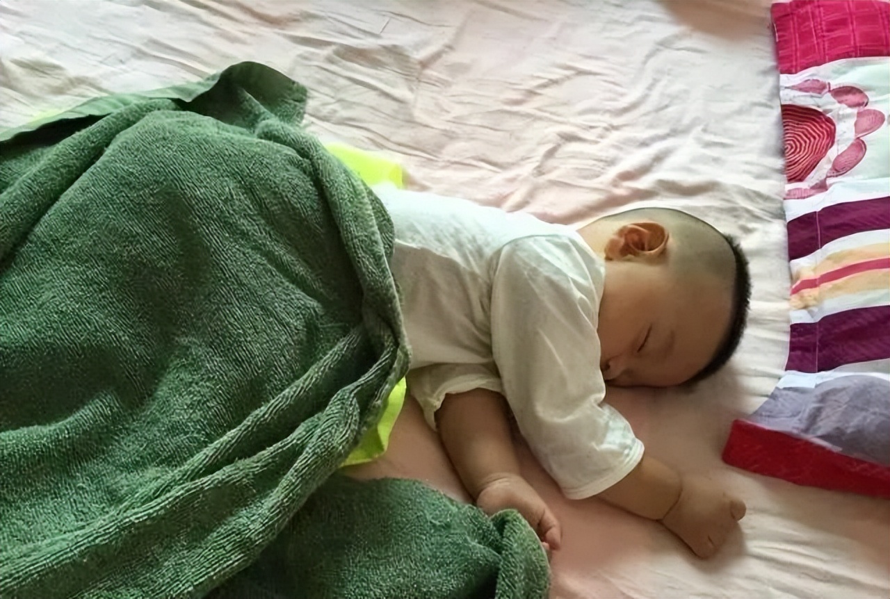 Newborn's "top priority", whether to use a pillow, and when?Incorrect