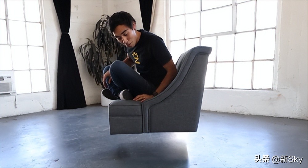 Design furniture with visual dislocation?This chair made me think I ate ...