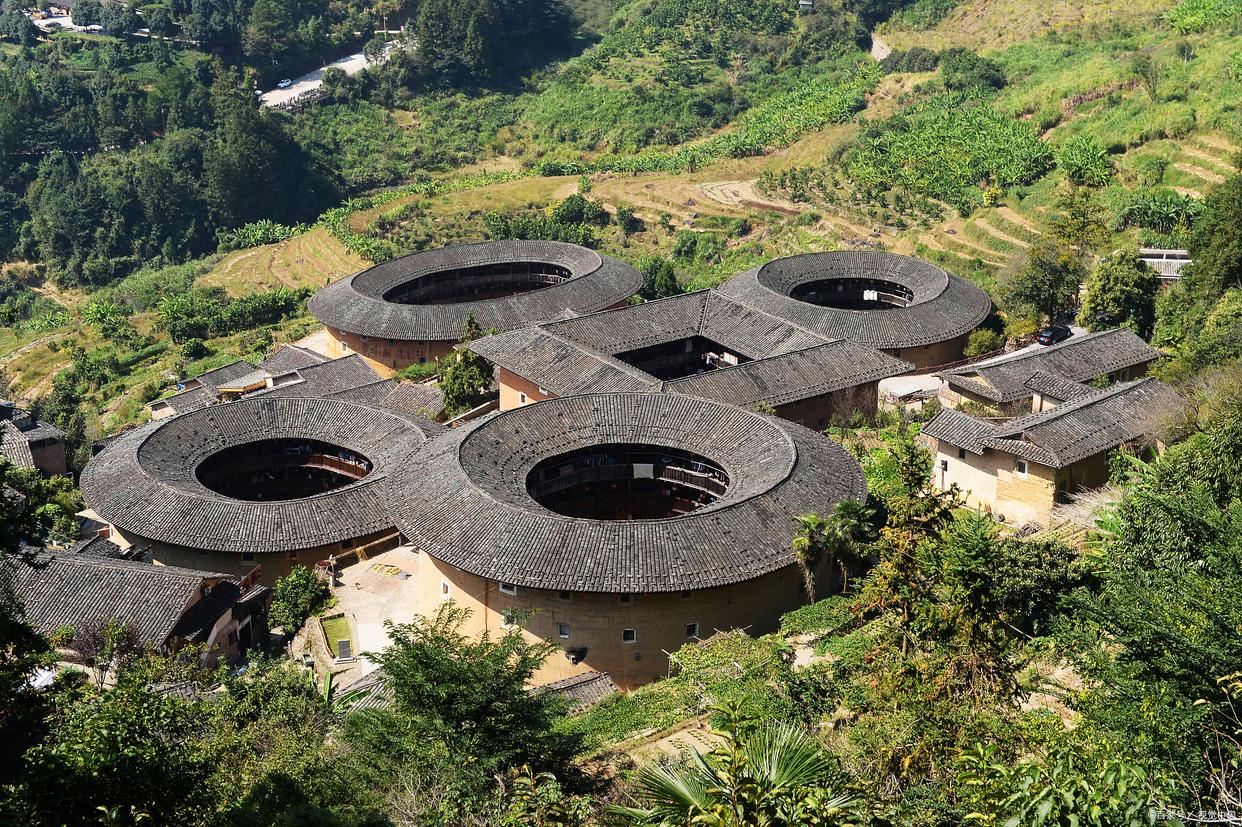 Meizhou Hakka Enclosed Houses——Feng Shui Theory in Hakka Culture - iNEWS