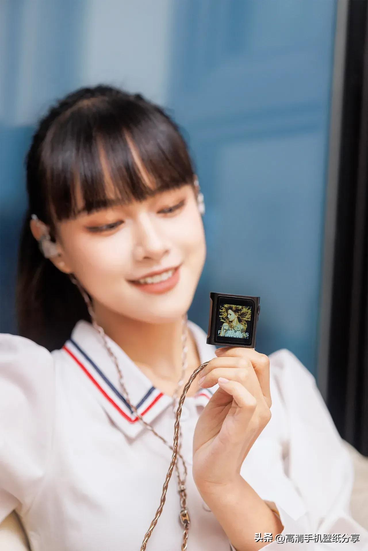 With a mobile phone, will you still buy a professional music player