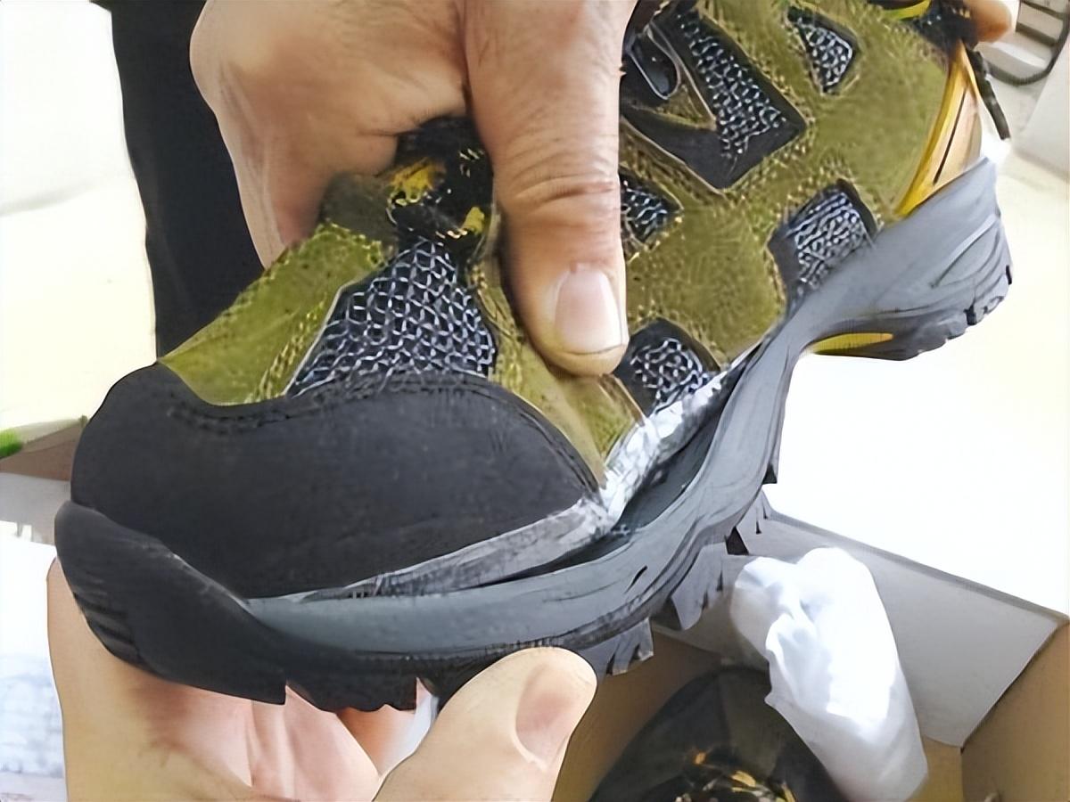 Do not use 502 glue to open the shoes, it will hurt the shoes!Teach you