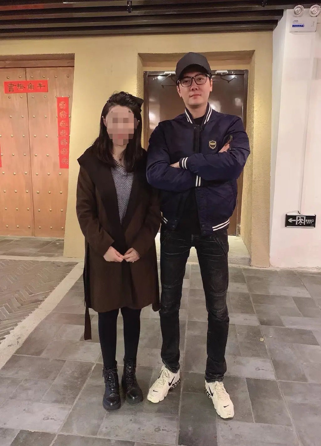 Compounded? Feng Shaofeng and Zhao Liying took their children to dinner ...