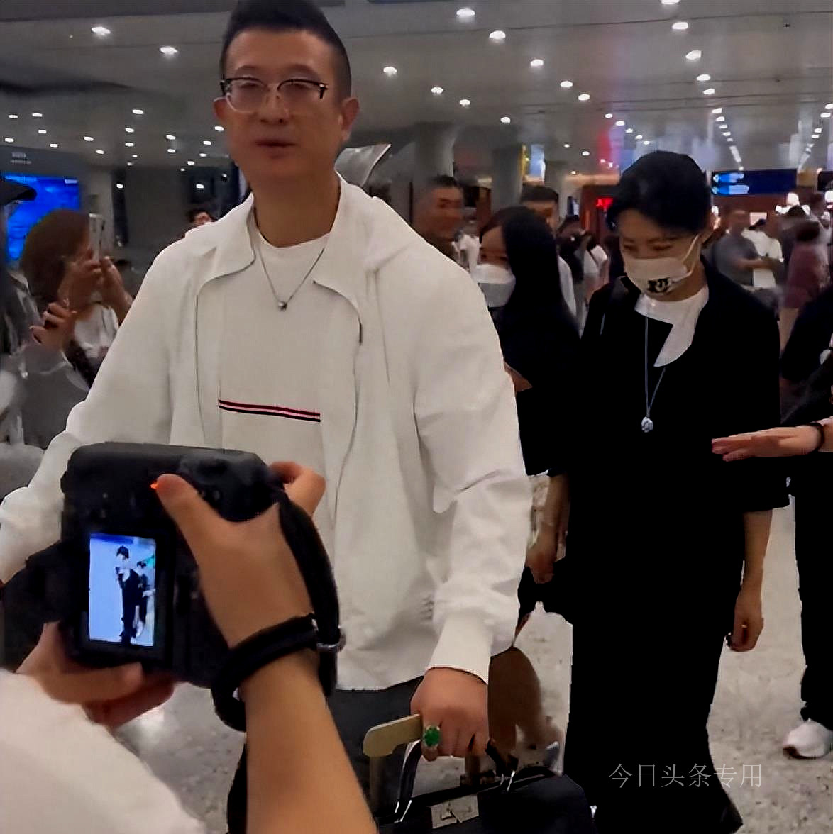 CCTV host Zhou Tao was exposed for being a big name, making people roll ...