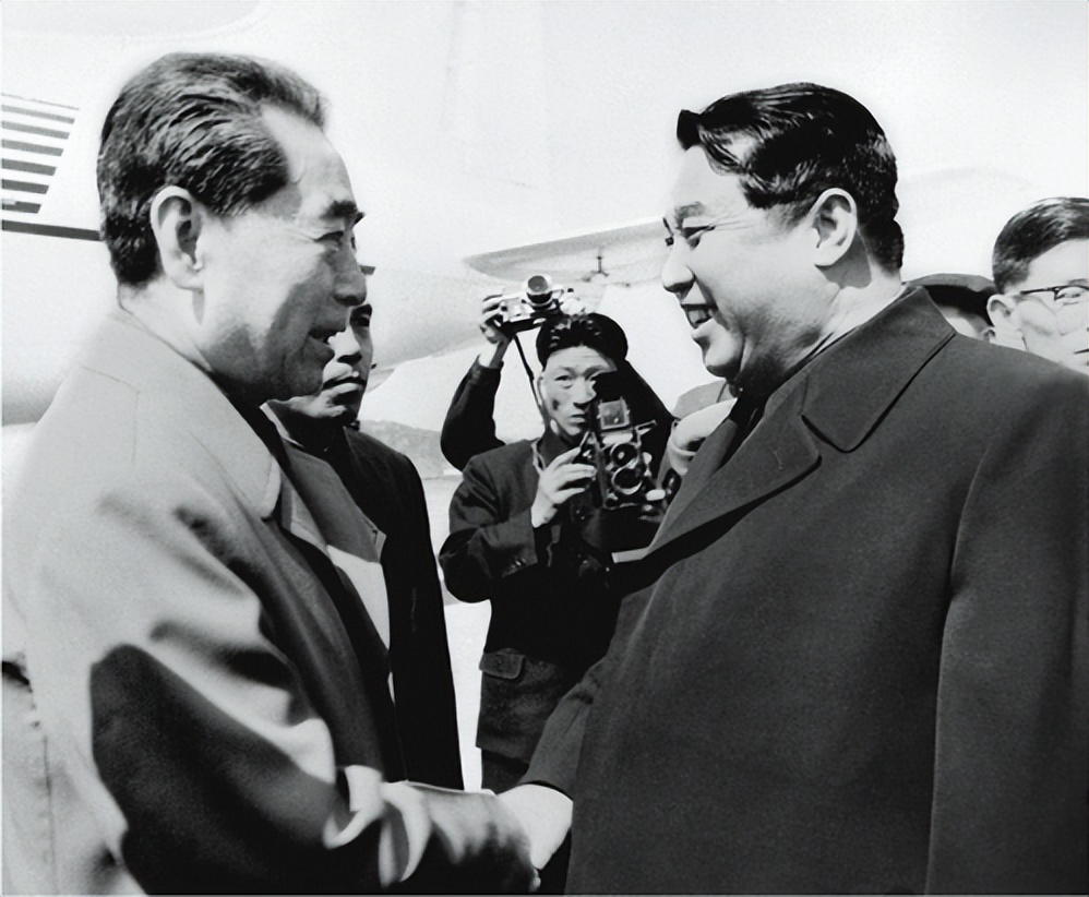 Hearing of Zhou Enlai's death, Kim Il-sung cried and his eyes turned ...