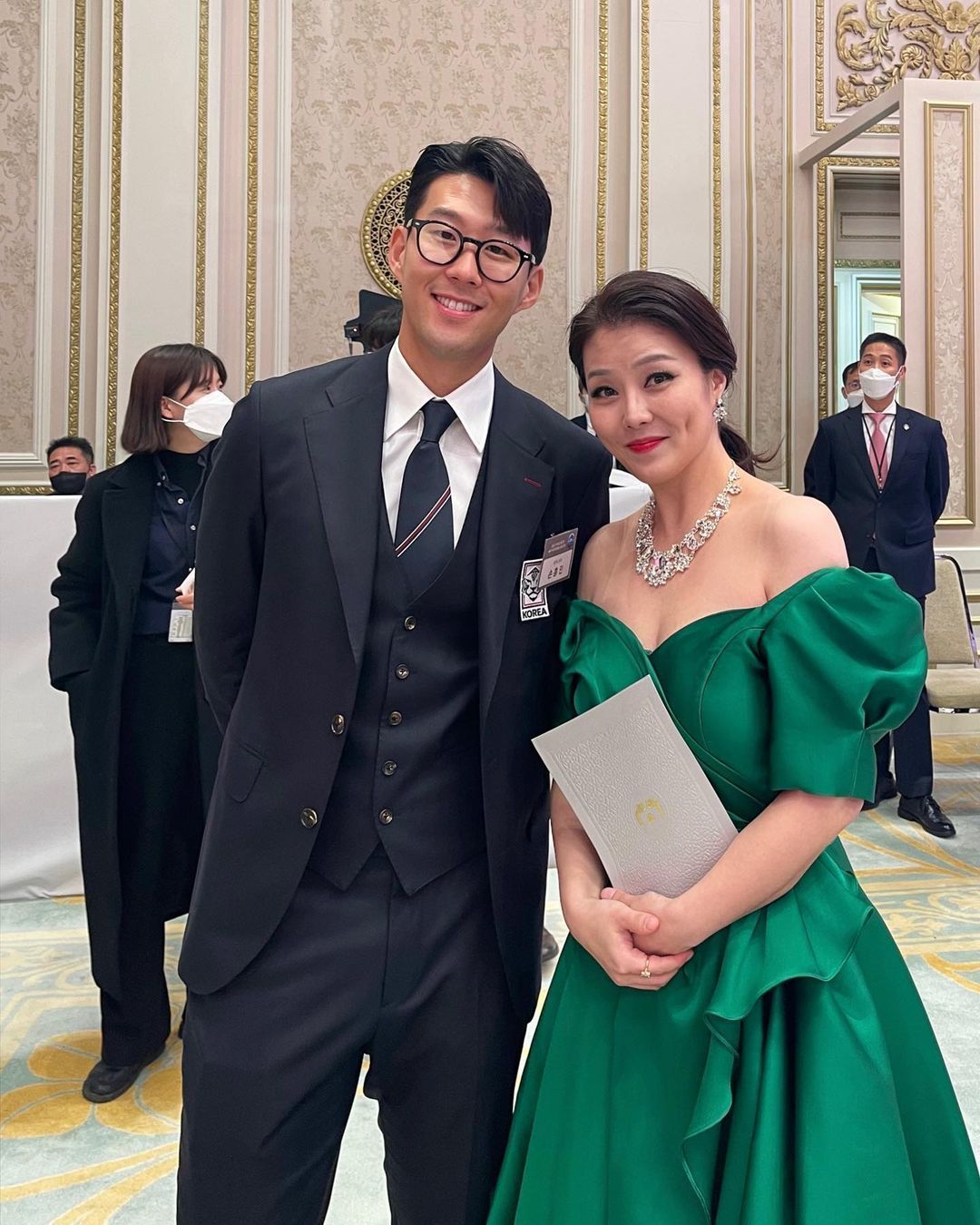 Sun Xingmin departed from South Korea today and flew to London!A real ...