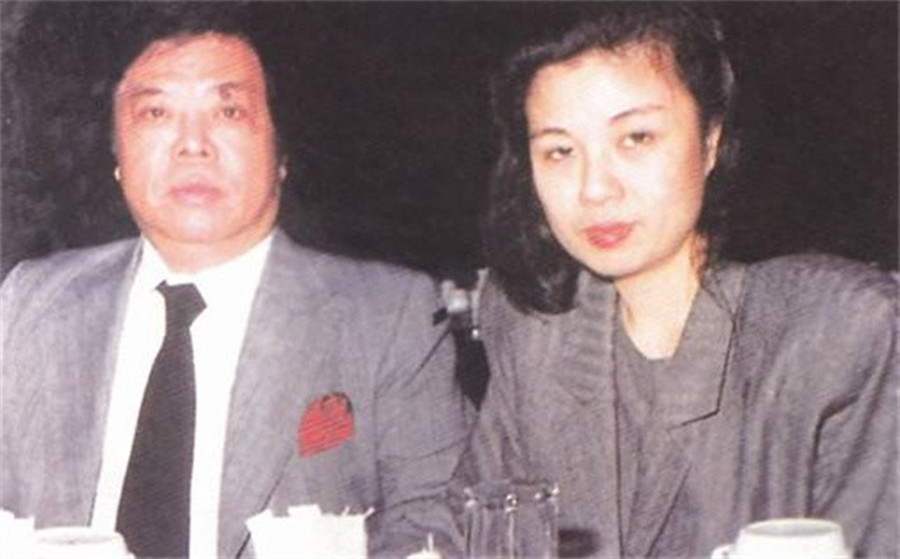 父親創立千億商業帝國,蟬聯20年華人首富,女兒只用五年敗光資產 - 資訊咖