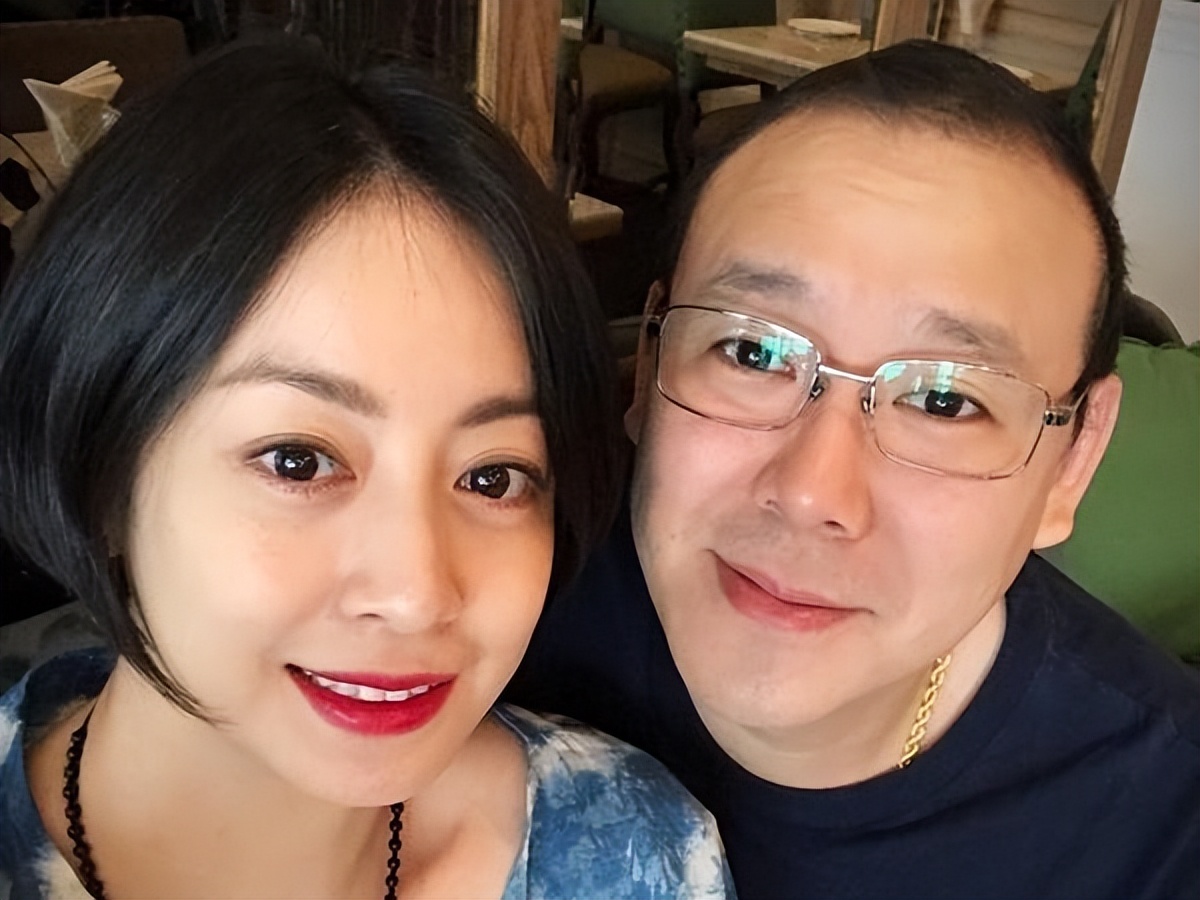 The 43yearold actress happily announced her divorce, her husband was