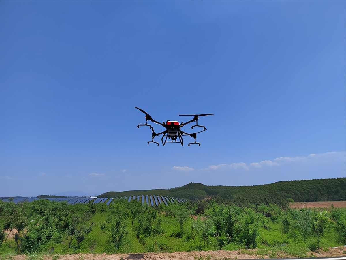 What does the number of battery cycles of drones mean, and what is the relationship between the