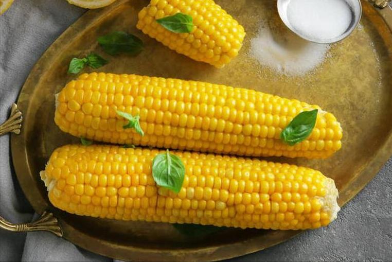 When cooking corn, don't just add water, experts will add 2 more, the ...