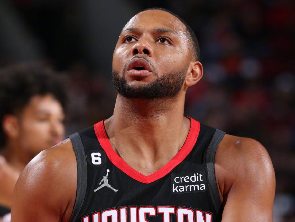 Gordon scored 18 points in the air, the Rockets completely defeated the ...
