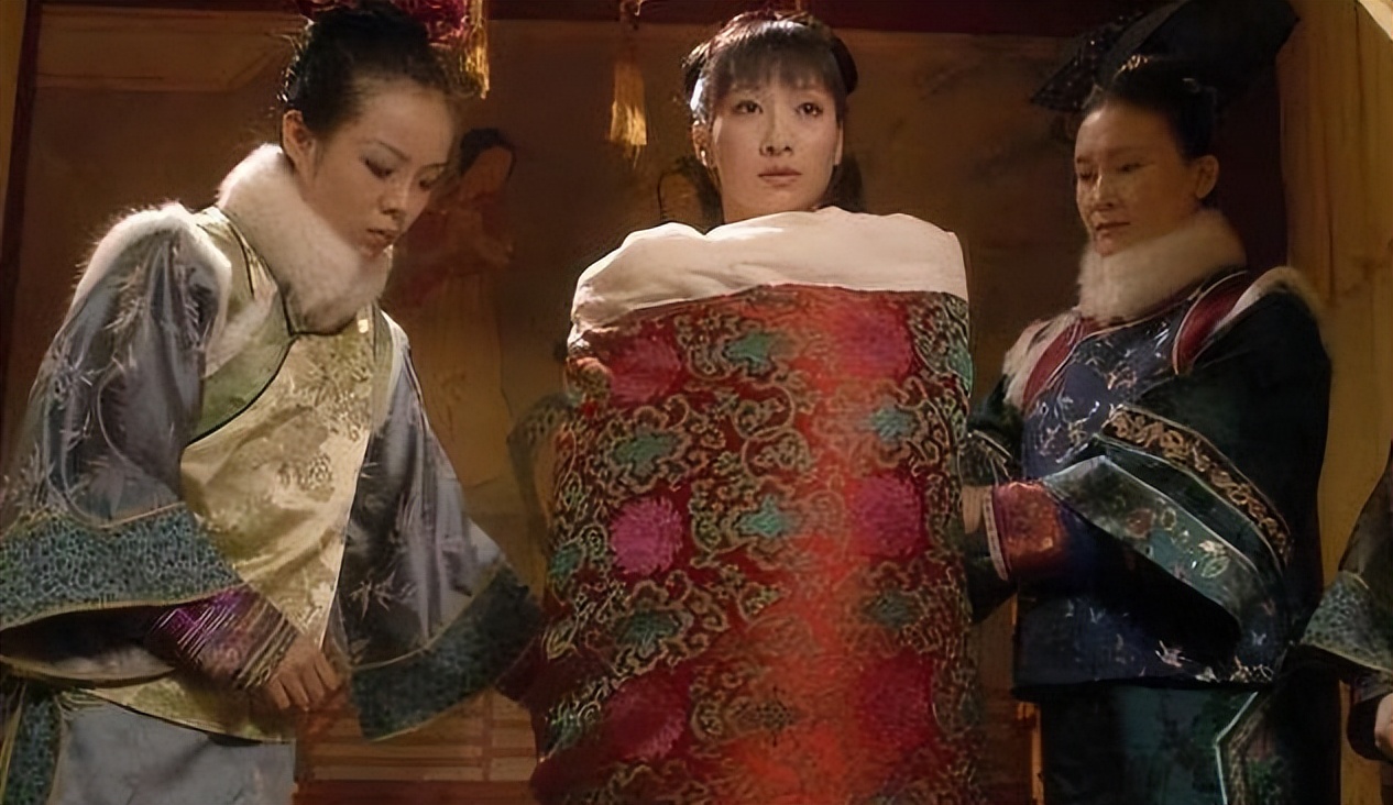 Did the emperor of the Qing Dynasty only spend the night with the