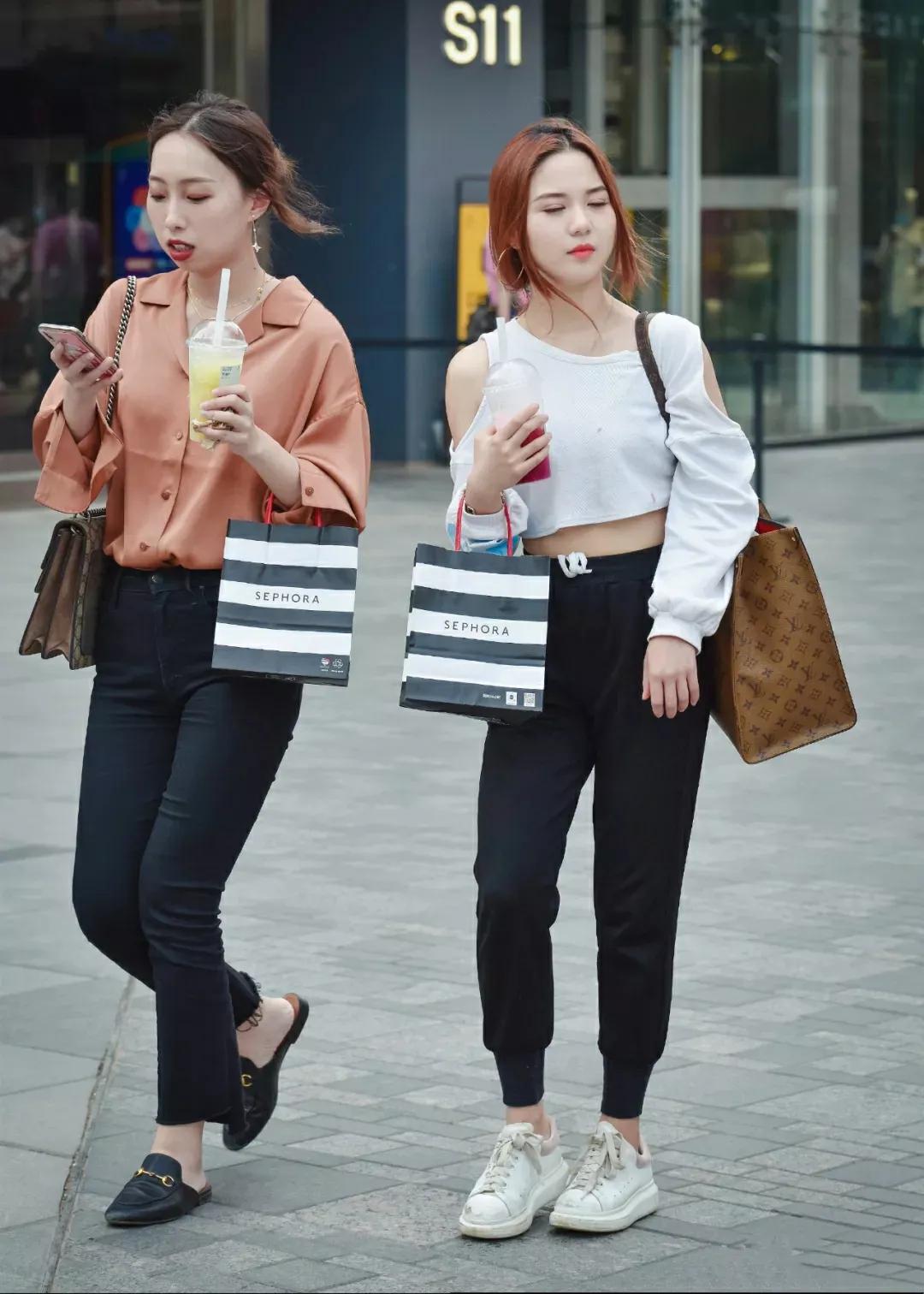 fashion girl in black pants iNEWS